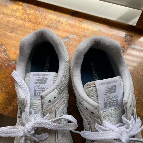 New Balance 574 Sneakers - Nimbus Cloud. Women's size 9. - Picture 4 of 8